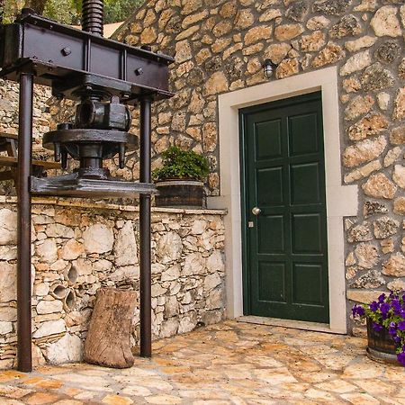 Гостевой дом Castelli Olive Press Ахарави Экстерьер фото