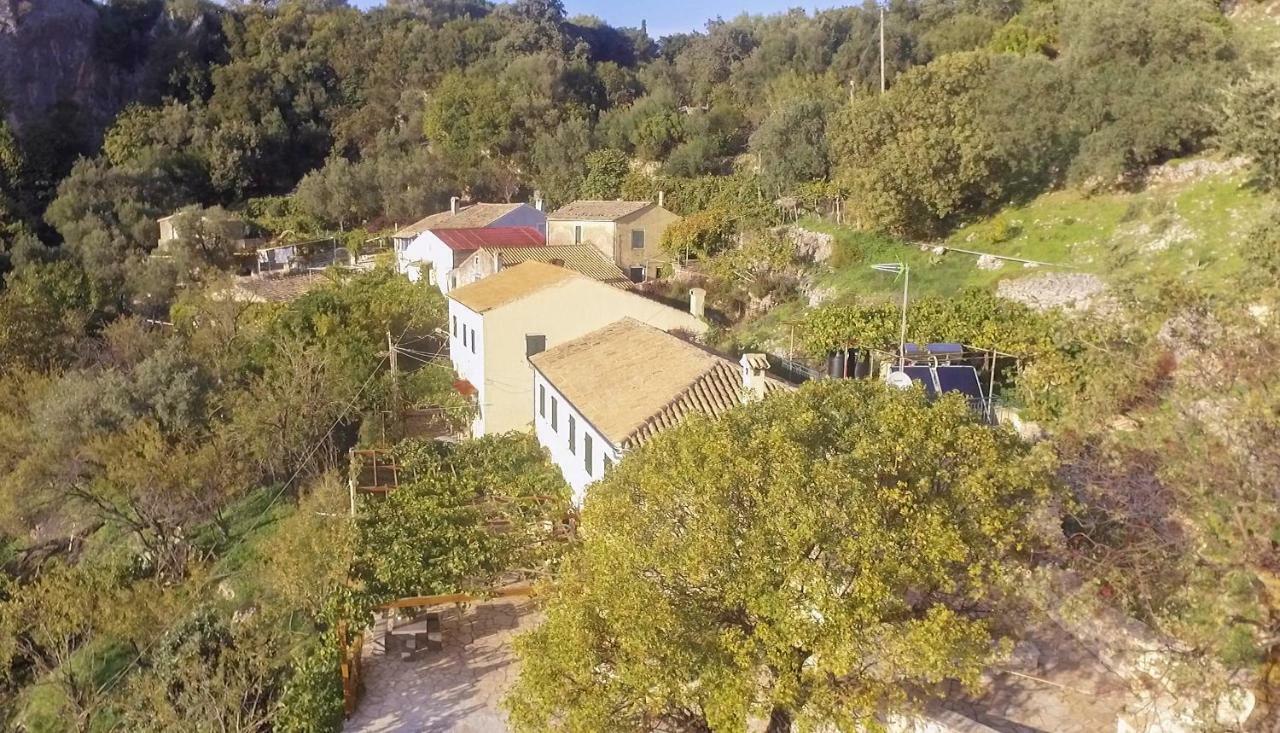 Гостевой дом Castelli Olive Press Ахарави Экстерьер фото
