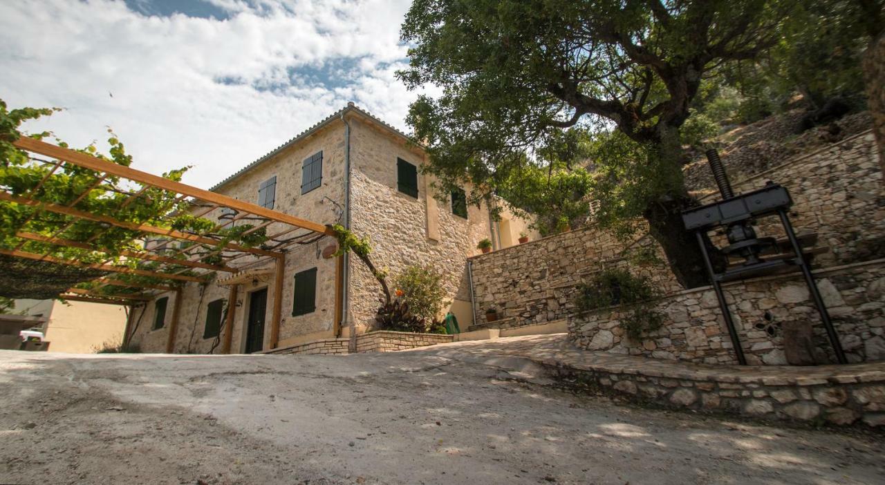 Гостевой дом Castelli Olive Press Ахарави Экстерьер фото